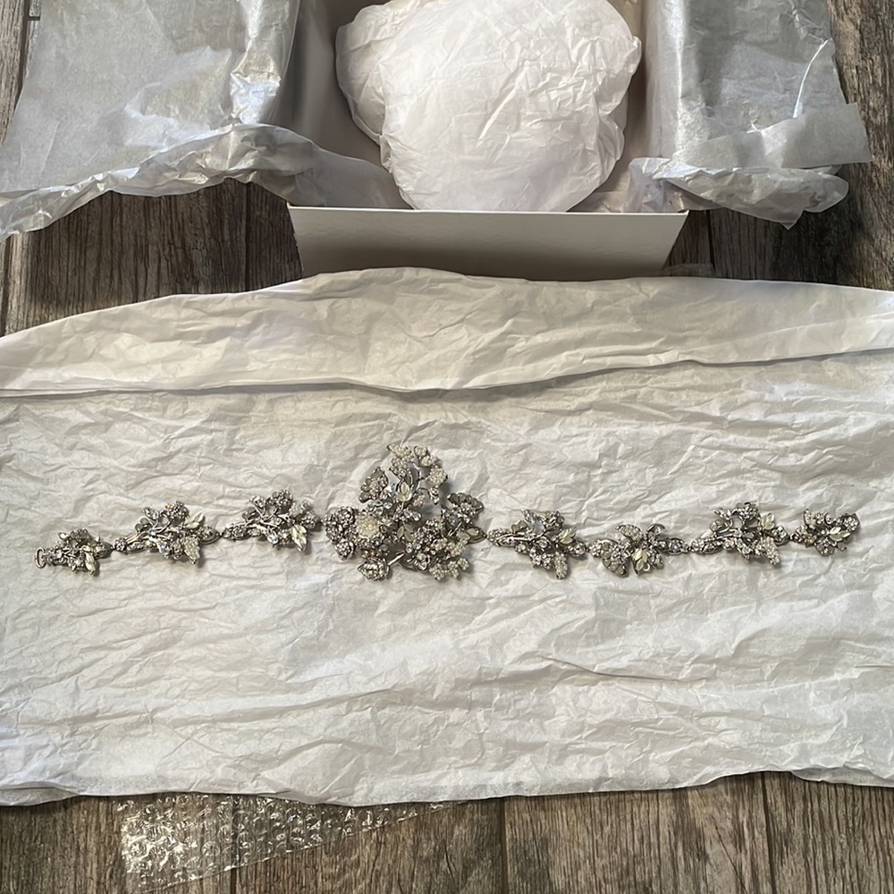 Maria Elena Bridal Headpiece - Picture 9 of 12